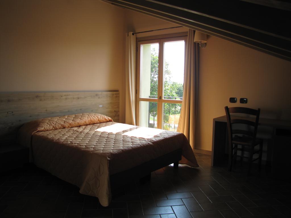 Agriturismo Bassanine Monticelli dʼOngina Zewnętrze zdjęcie